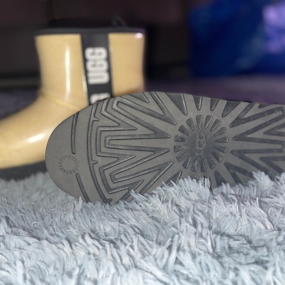UGG Classic Clear Mini Boot Size 7 - Picture 6 of 7